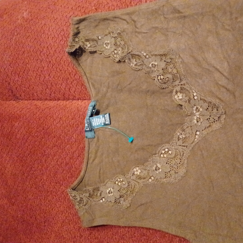 Top - Picture 2 of 2